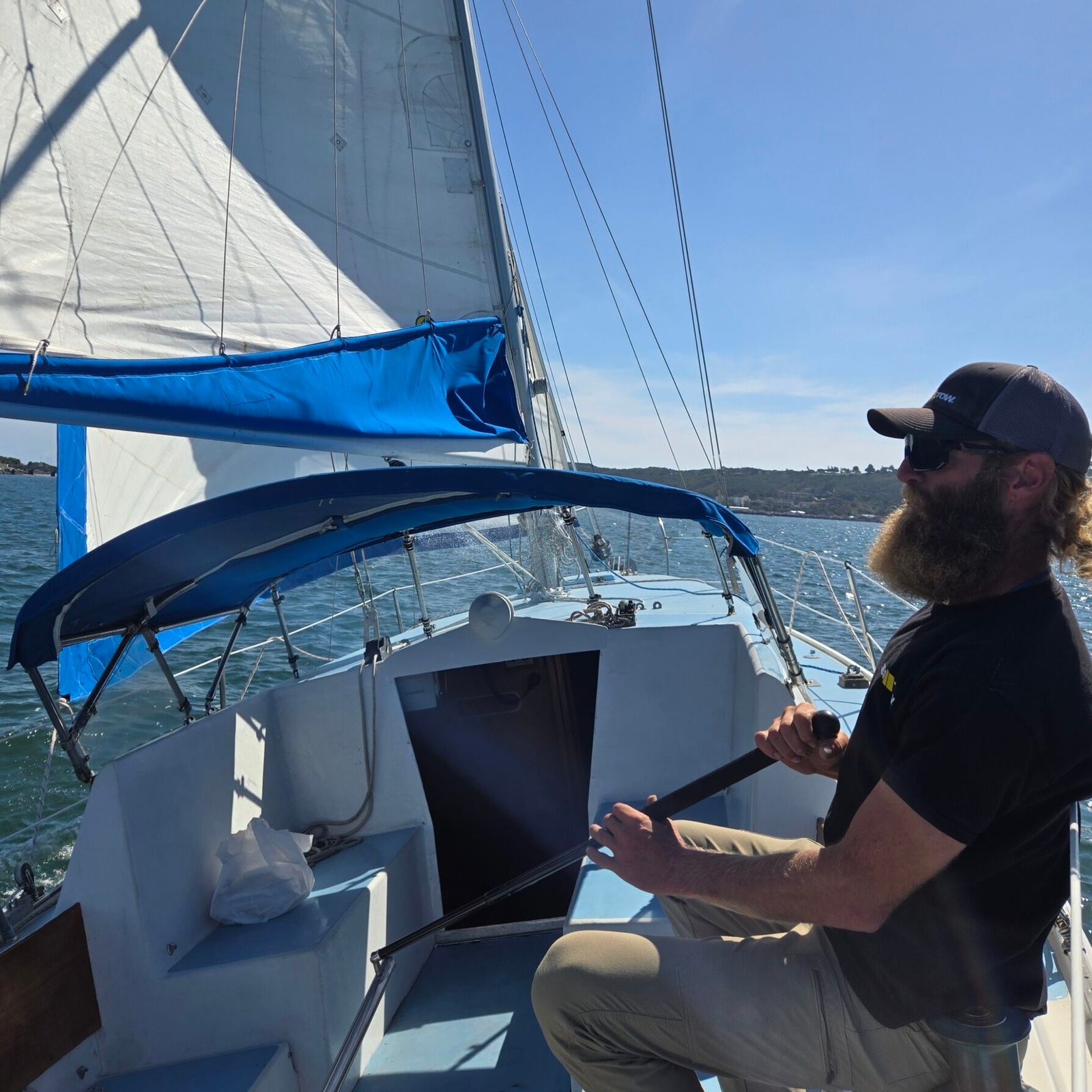 Sailing lesson at the helm of Wolf